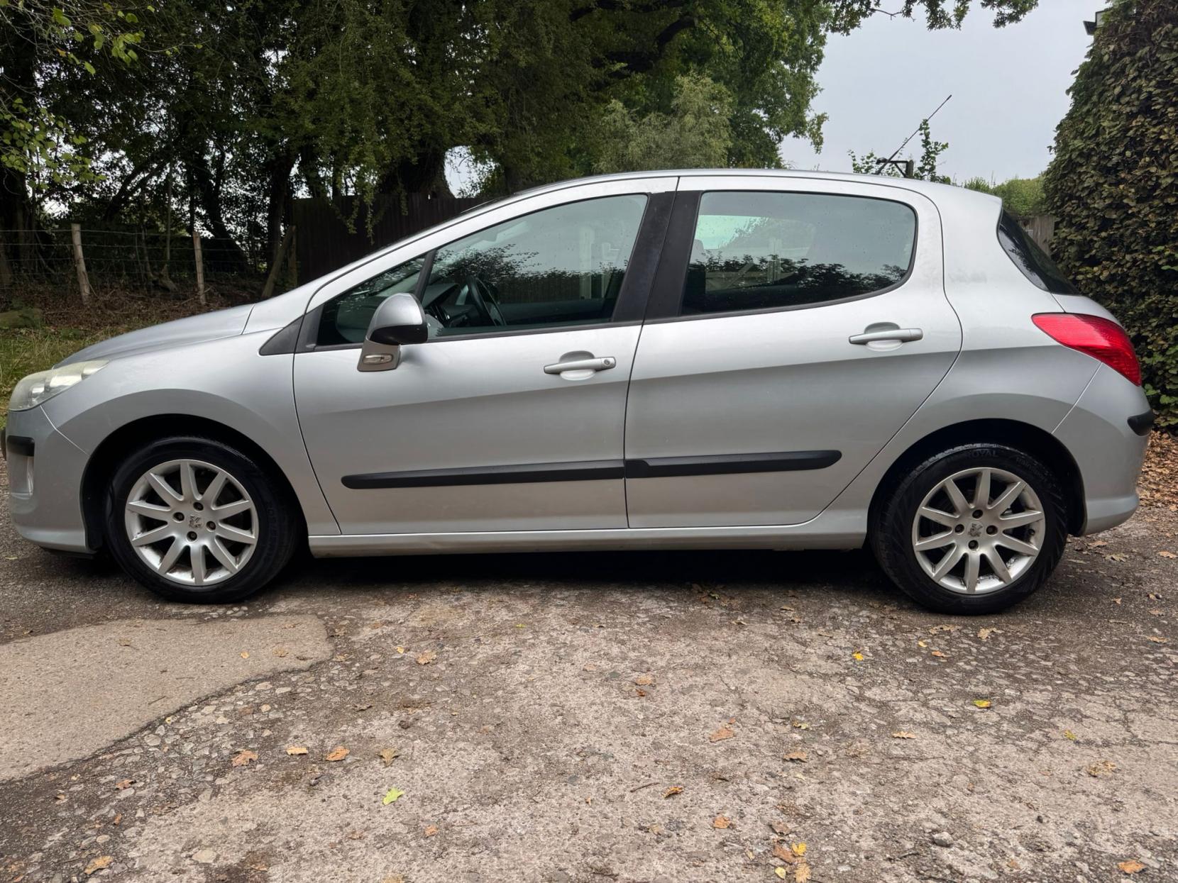 Peugeot 308 1.6 HDi SR Hatchback 5dr Diesel Manual (115 g/km, 90 bhp)