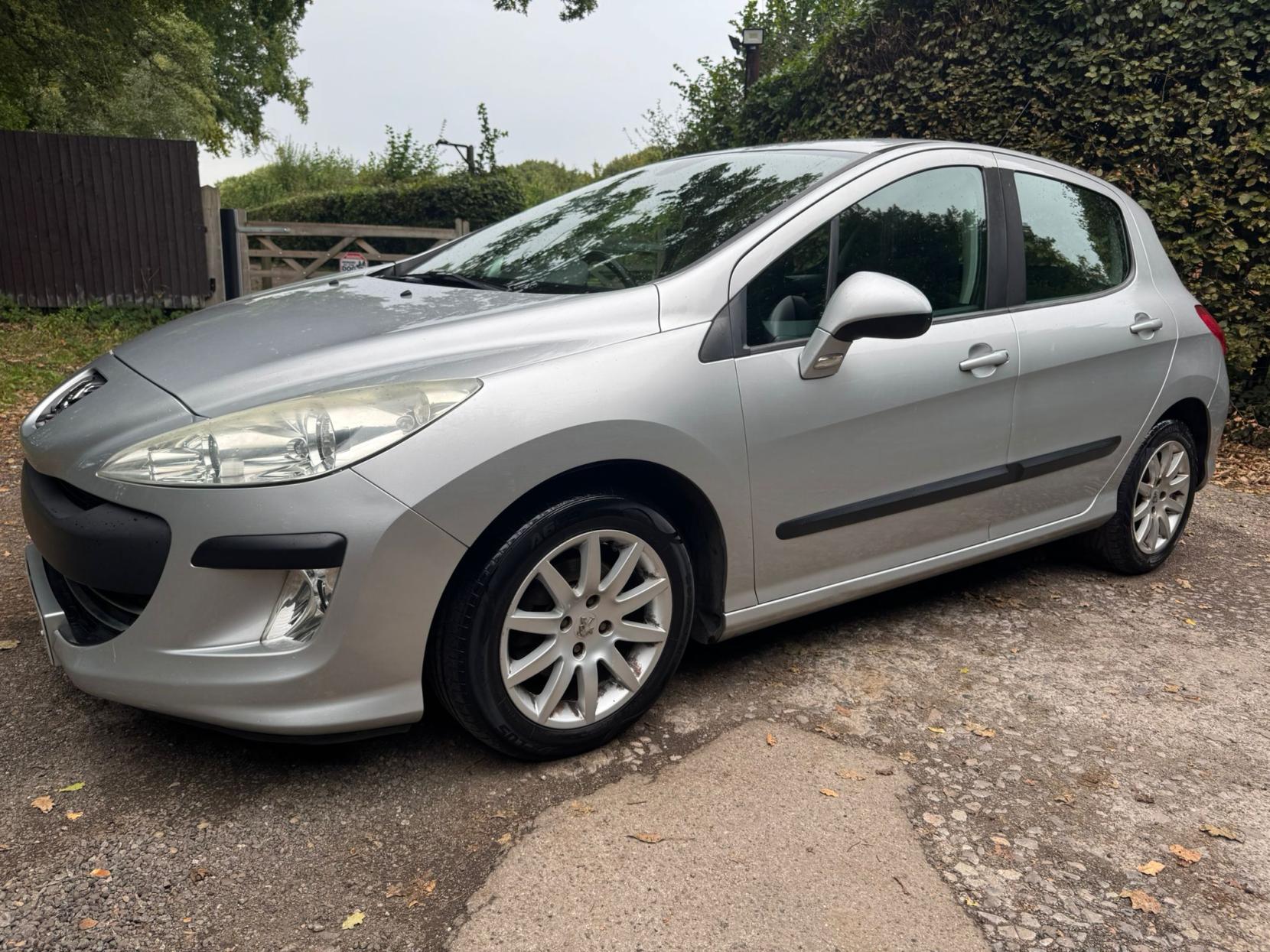 Peugeot 308 1.6 HDi SR Hatchback 5dr Diesel Manual (115 g/km, 90 bhp)