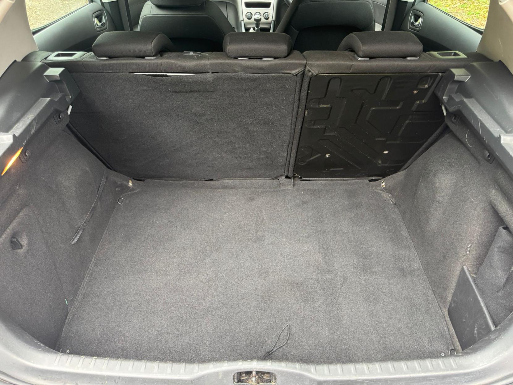 Peugeot 308 1.6 HDi SR Hatchback 5dr Diesel Manual (115 g/km, 90 bhp)