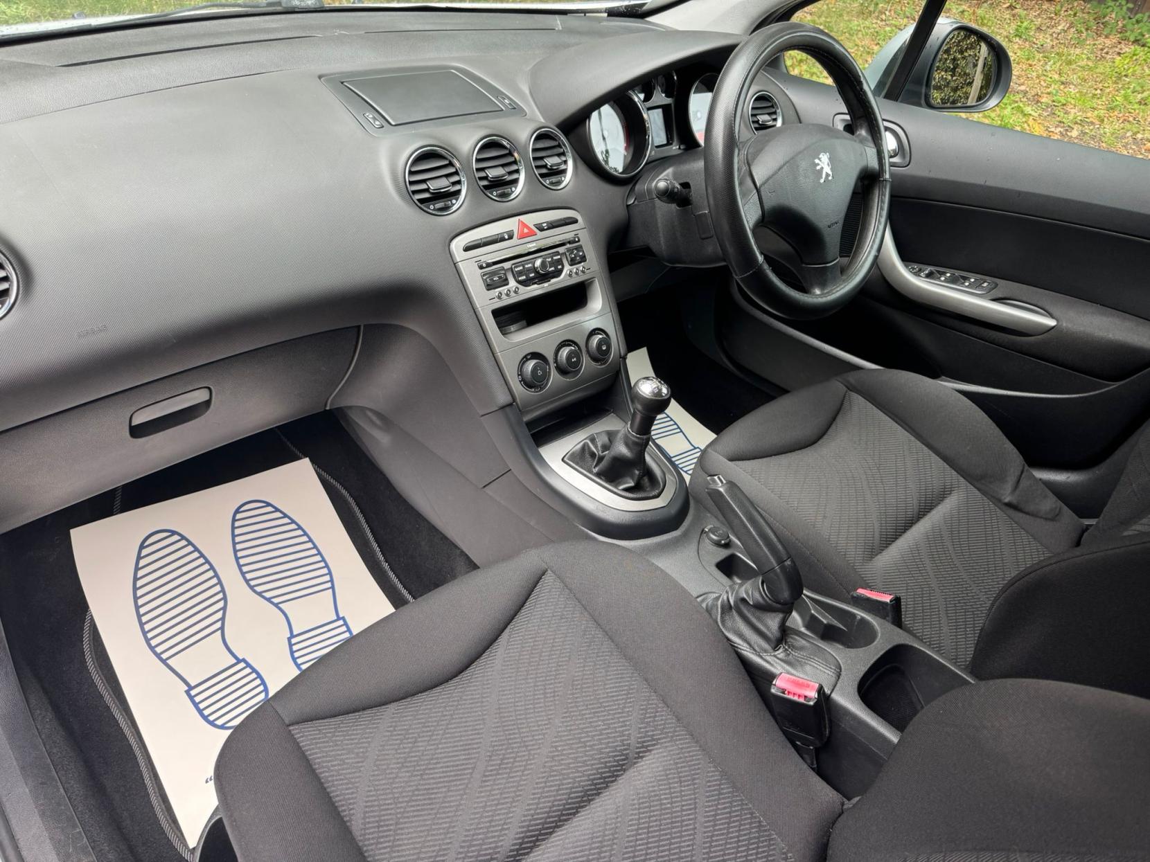 Peugeot 308 1.6 HDi SR Hatchback 5dr Diesel Manual (115 g/km, 90 bhp)