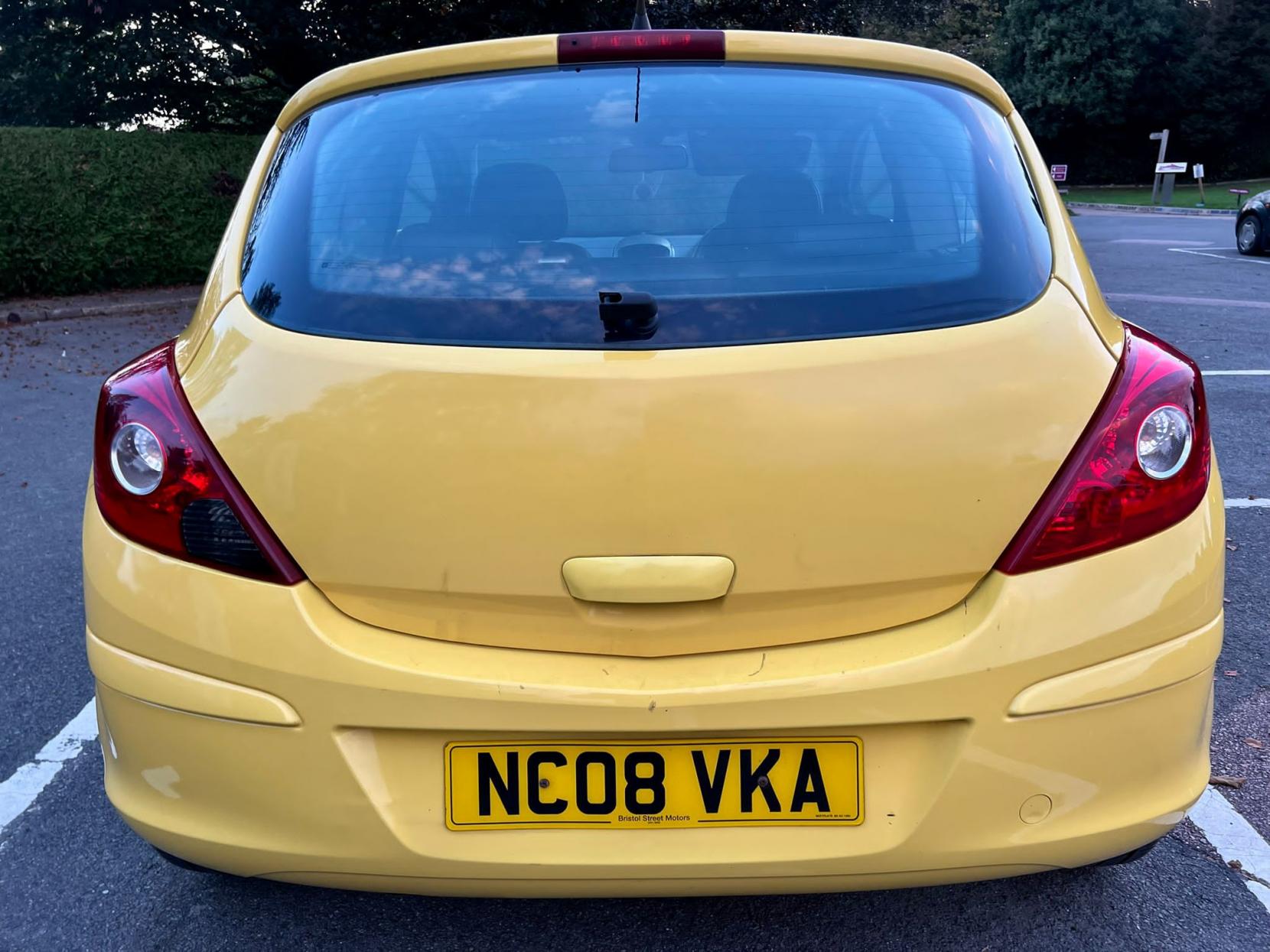 Vauxhall Corsa 1.2i 16v Design Hatchback 3dr Petrol Manual (a/c) (139 g/km, 79 bhp)