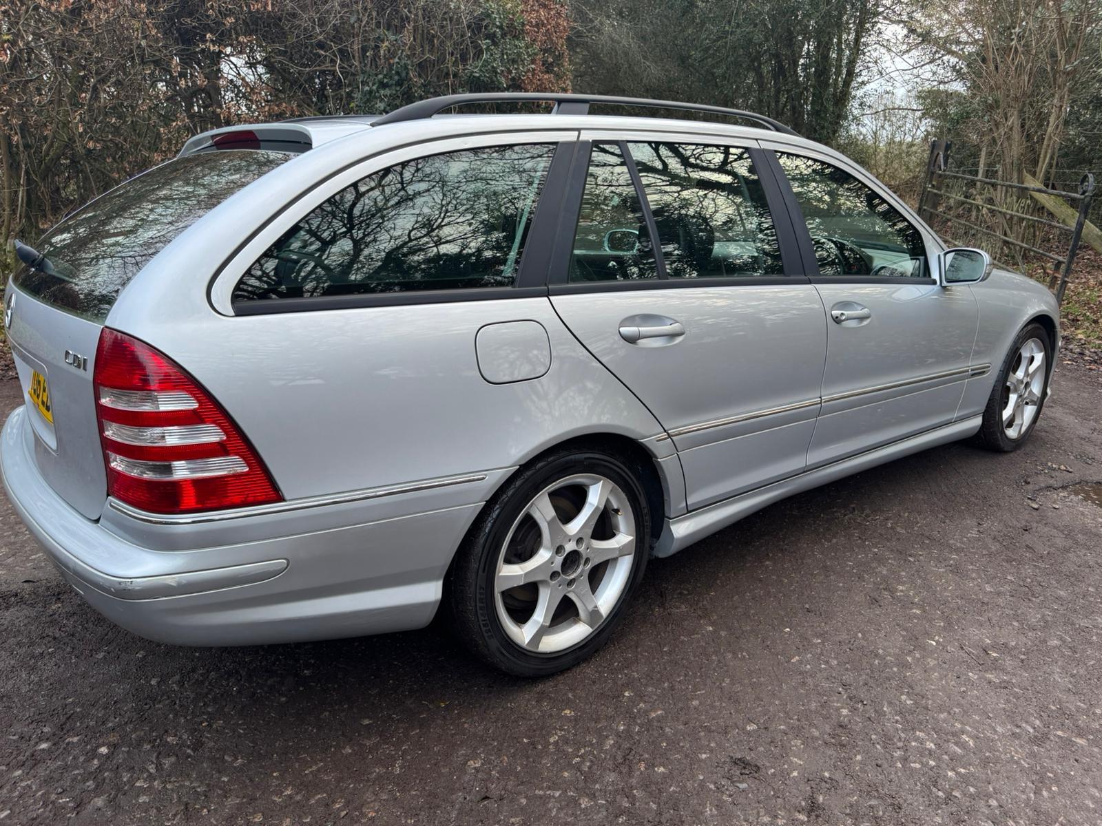 Mercedes-Benz C Class 2.1 C200 CDI Sport Edition Estate 5dr Diesel Automatic (188 g/km, 122 bhp)