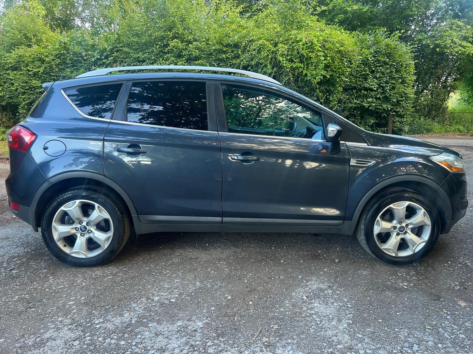 Ford Kuga 2.0 TDCi Titanium SUV 5dr Diesel Manual 2WD Euro 4 (136 ps)