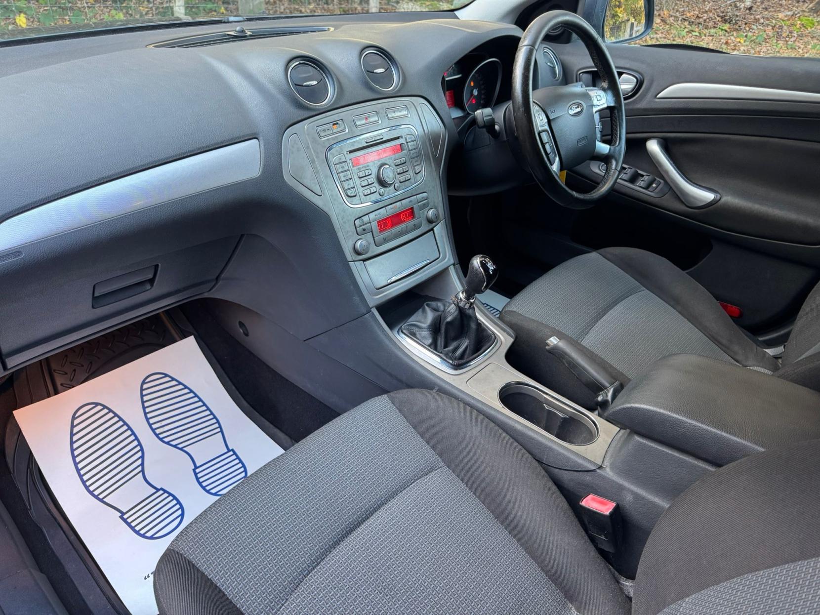 Ford Mondeo 2.0 Zetec Hatchback 5dr Petrol Manual (189 g/km, 143 bhp)