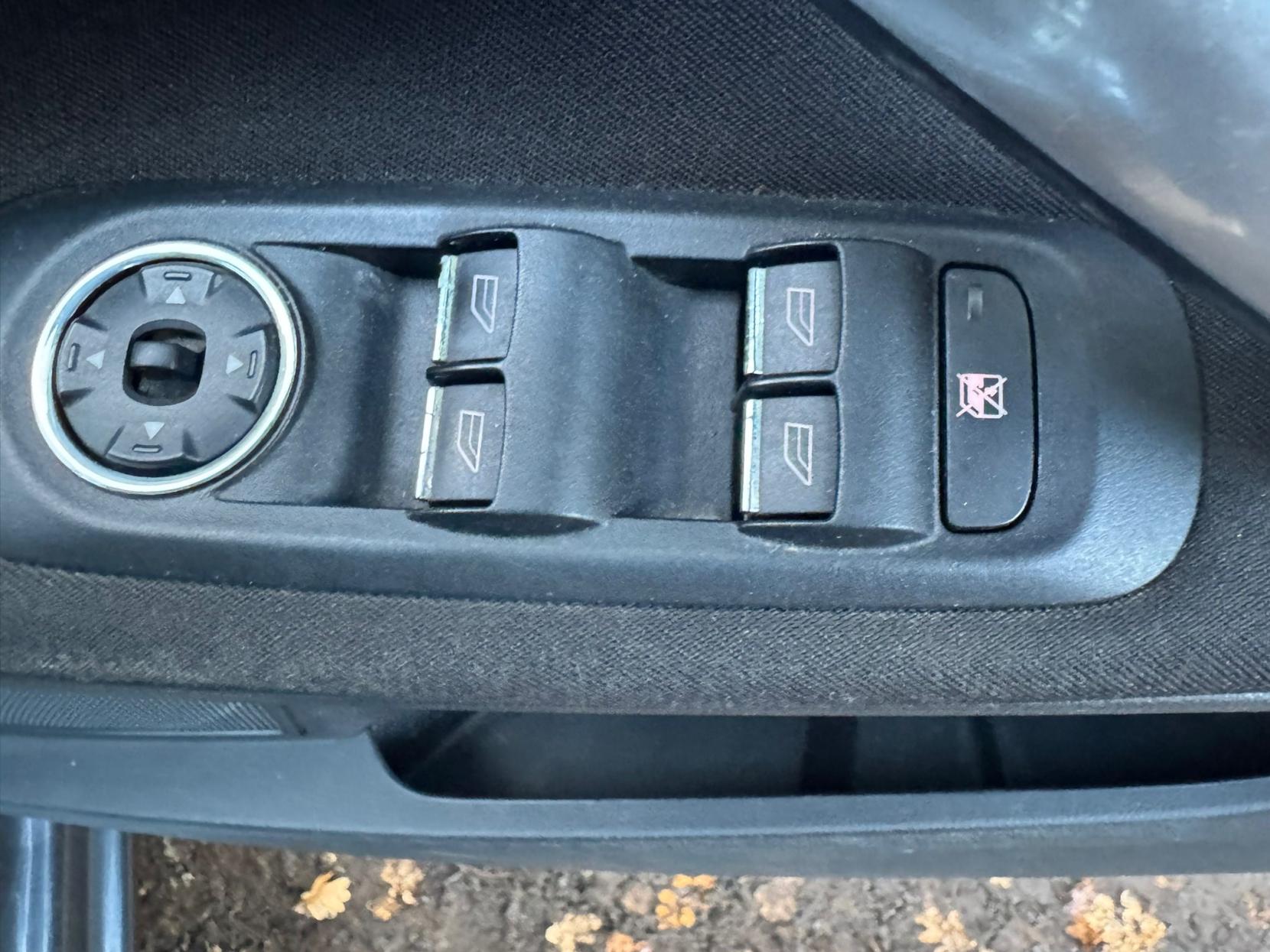 Ford Mondeo 2.0 Zetec Hatchback 5dr Petrol Manual (189 g/km, 143 bhp)