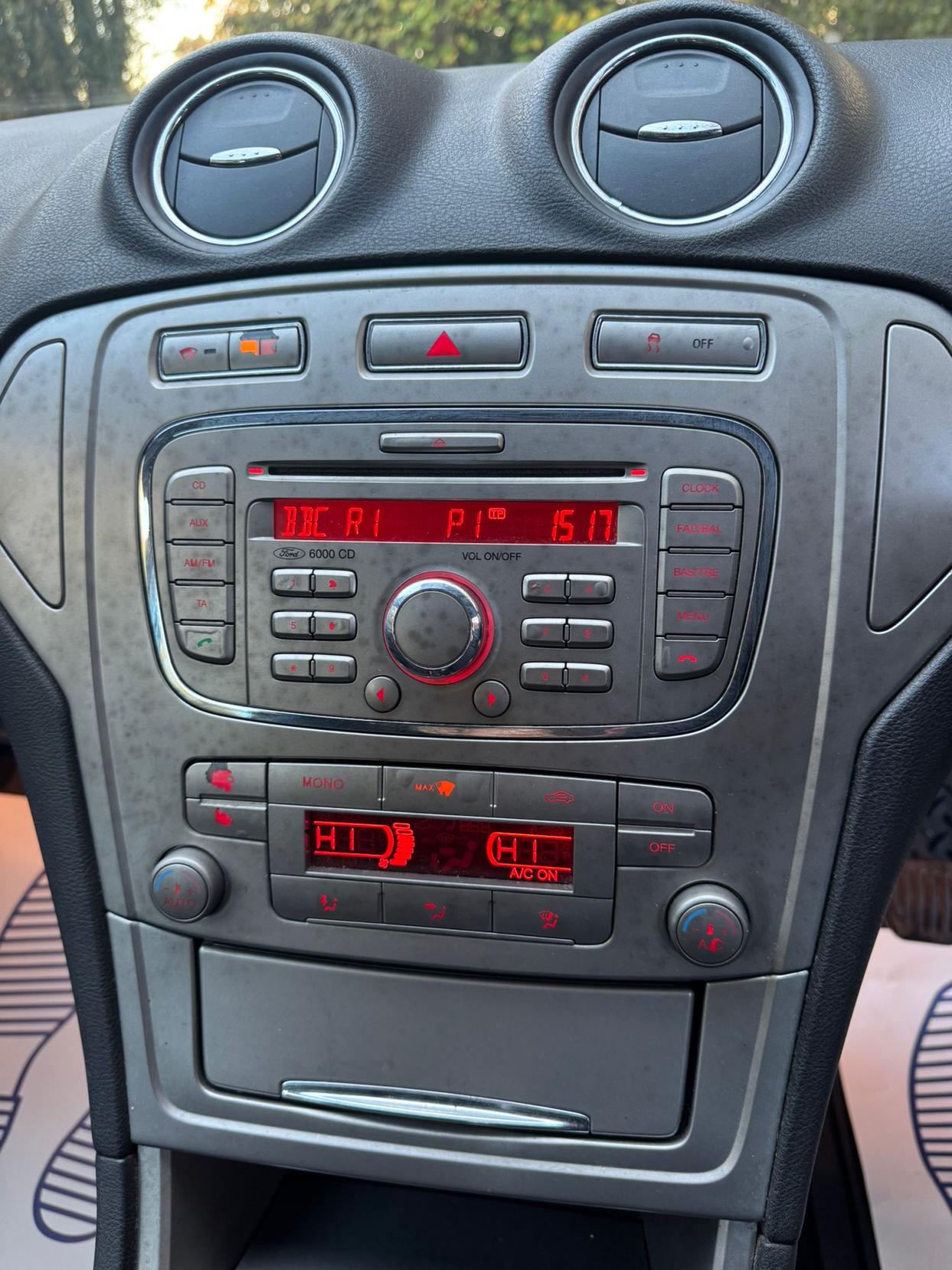 Ford Mondeo 2.0 Zetec Hatchback 5dr Petrol Manual (189 g/km, 143 bhp)