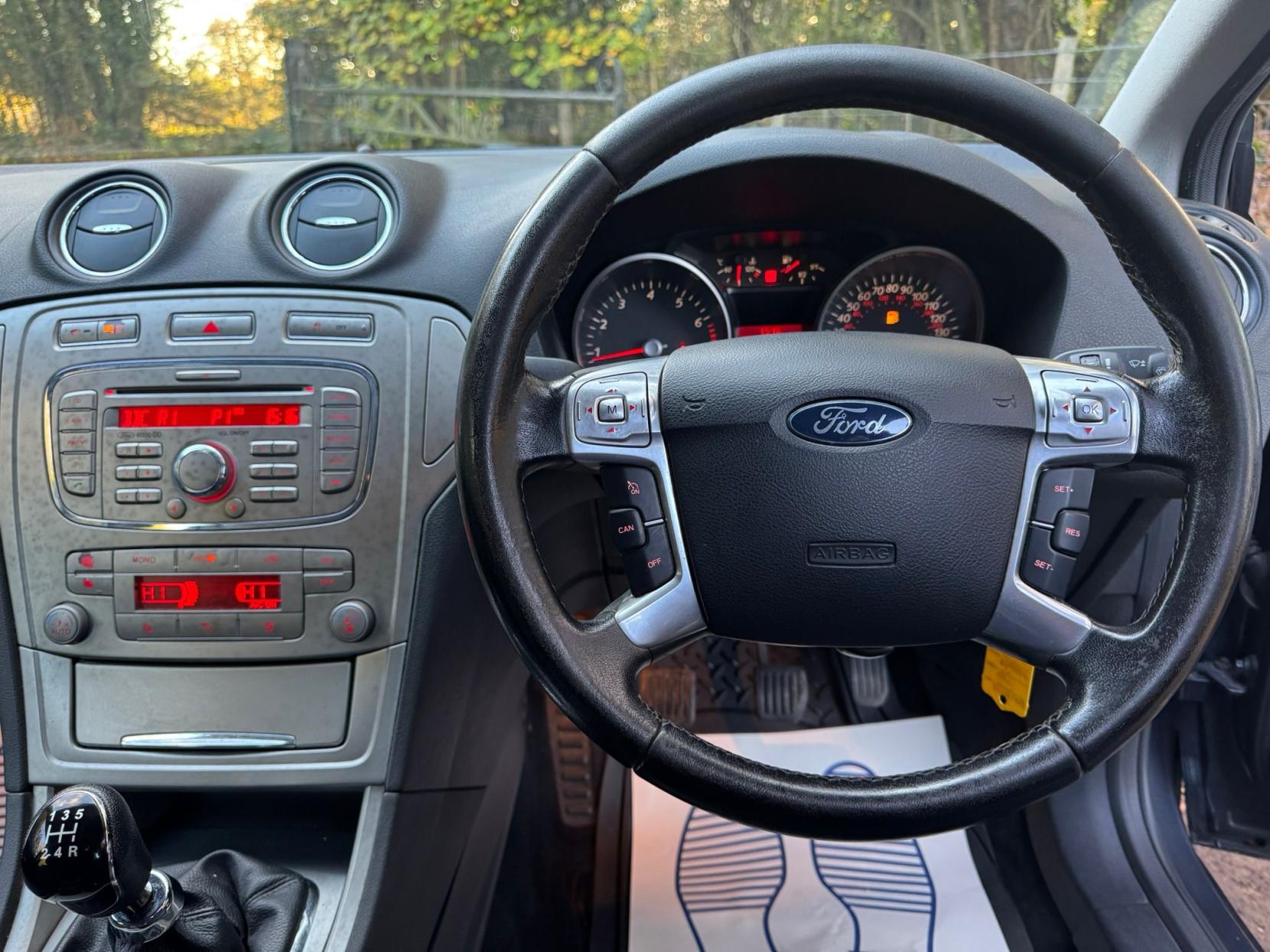 Ford Mondeo 2.0 Zetec Hatchback 5dr Petrol Manual (189 g/km, 143 bhp)