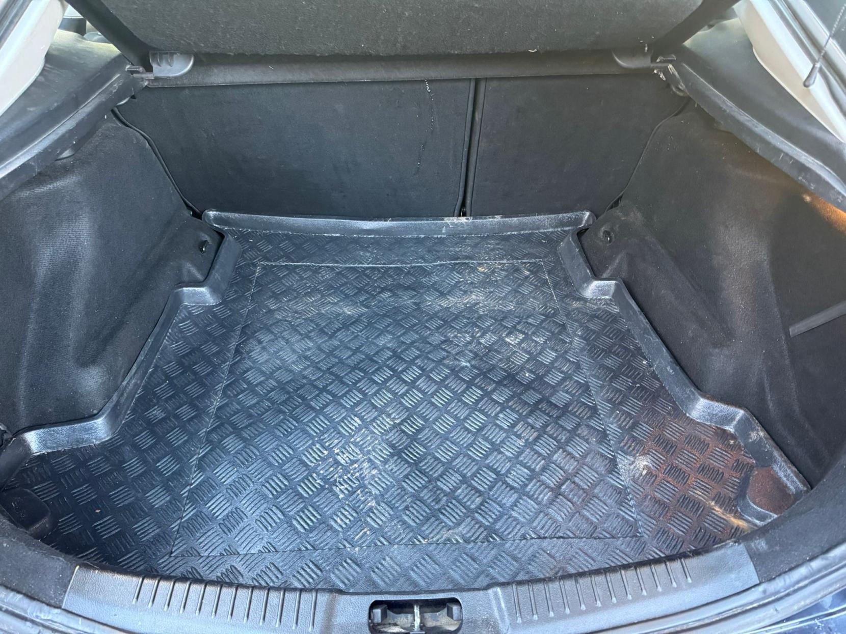 Ford Mondeo 2.0 Zetec Hatchback 5dr Petrol Manual (189 g/km, 143 bhp)