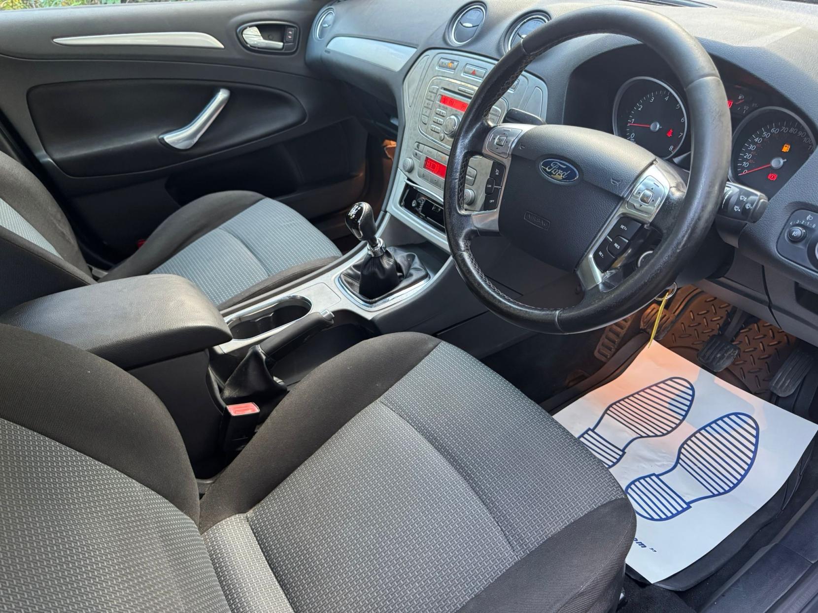 Ford Mondeo 2.0 Zetec Hatchback 5dr Petrol Manual (189 g/km, 143 bhp)