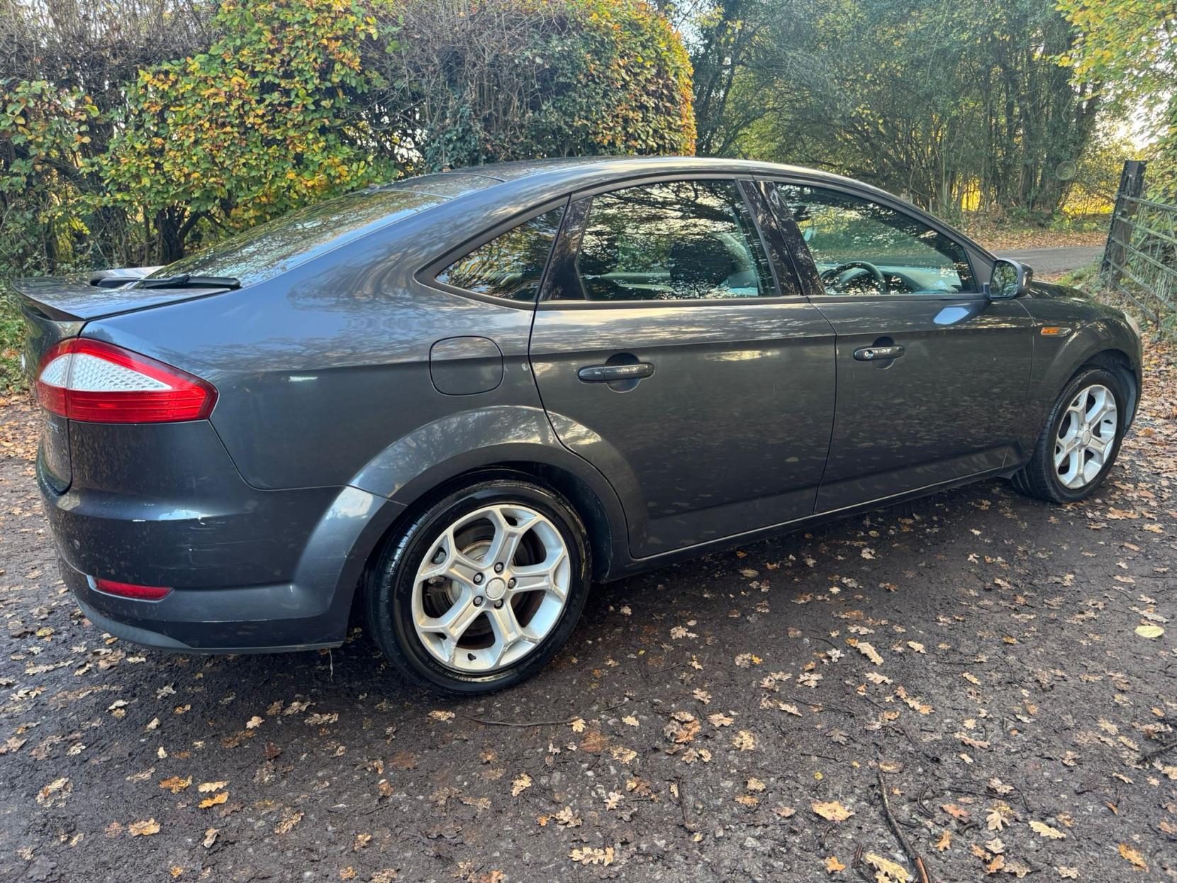 Ford Mondeo 2.0 Zetec Hatchback 5dr Petrol Manual (189 g/km, 143 bhp)