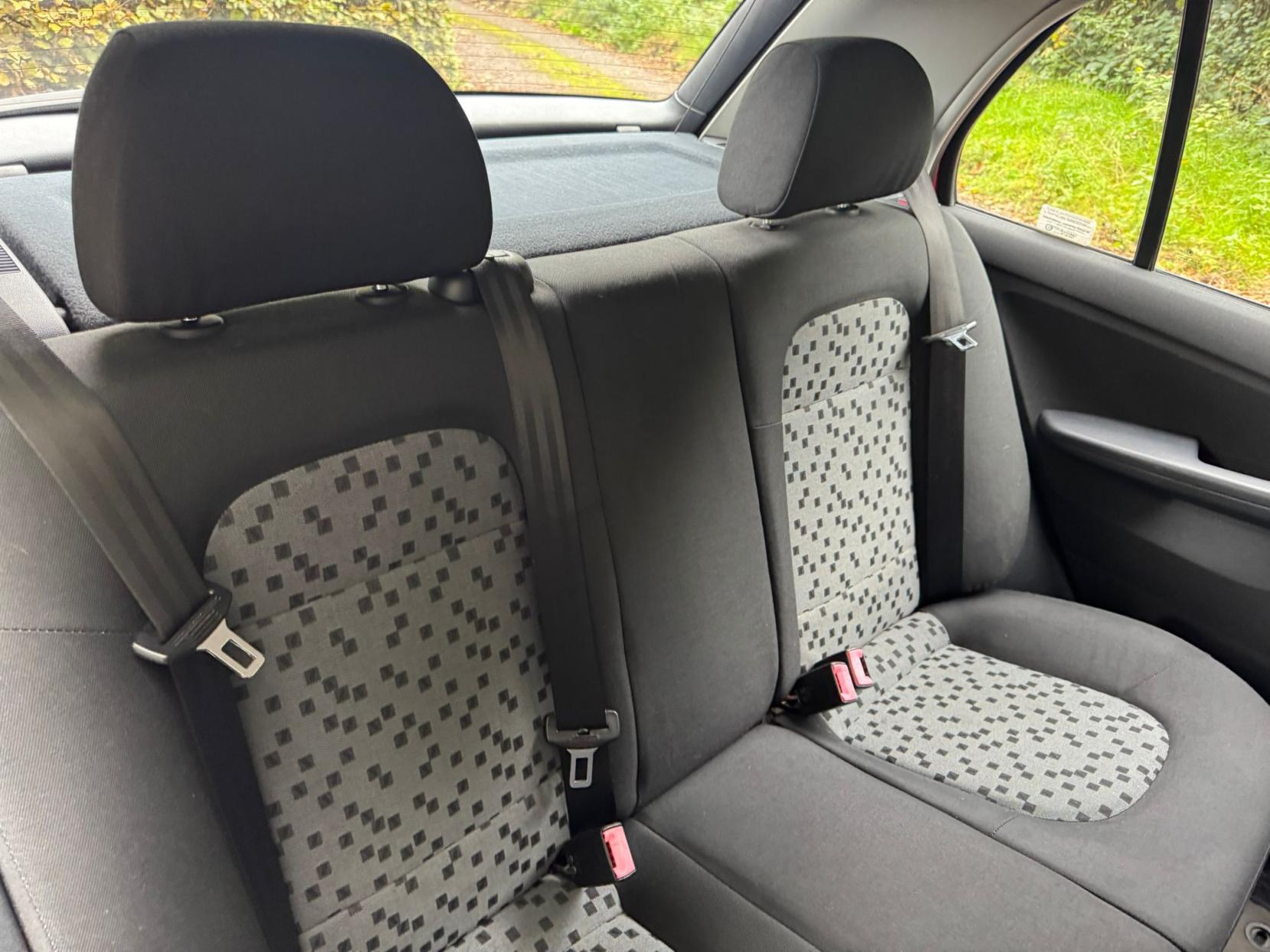 Skoda Fabia 1.2 HTP Classic Hatchback 5dr Petrol Manual (140 g/km, 54 bhp)