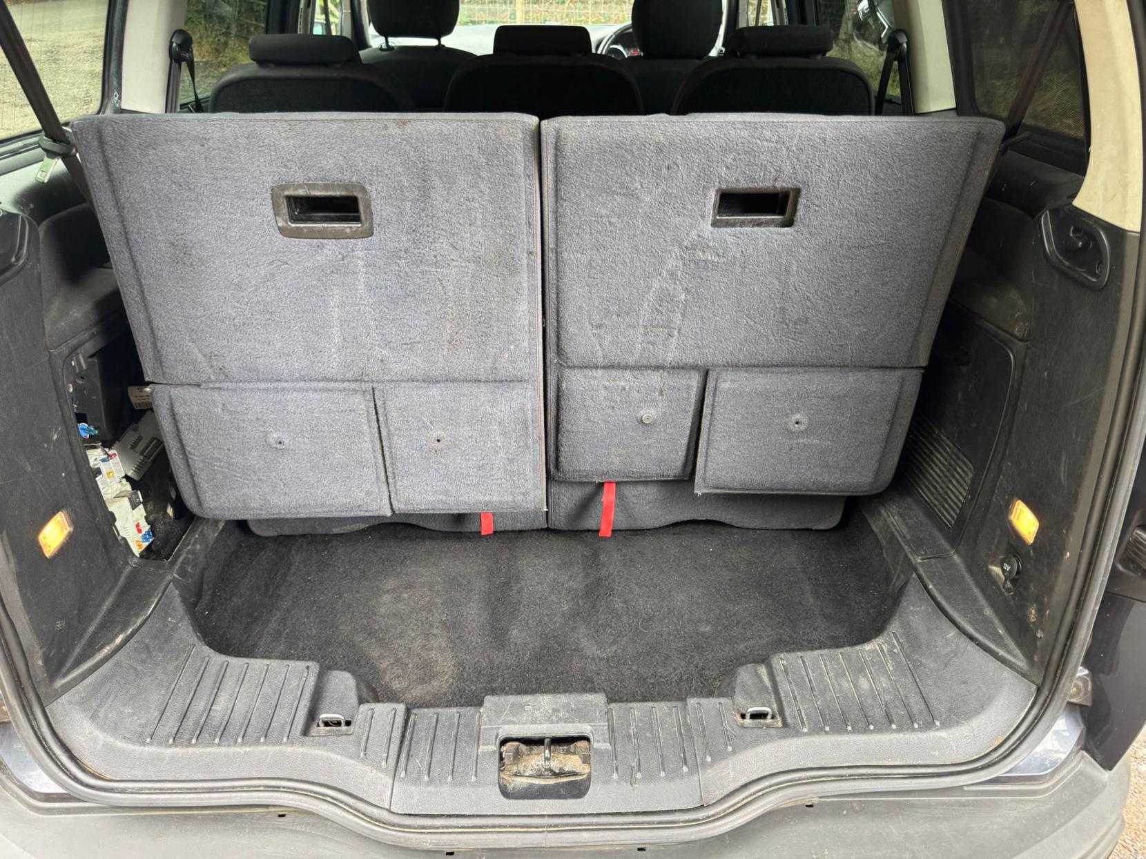 Ford Galaxy 2.0 TDCi Ghia MPV 5dr Diesel Automatic (196 g/km, 138 bhp)