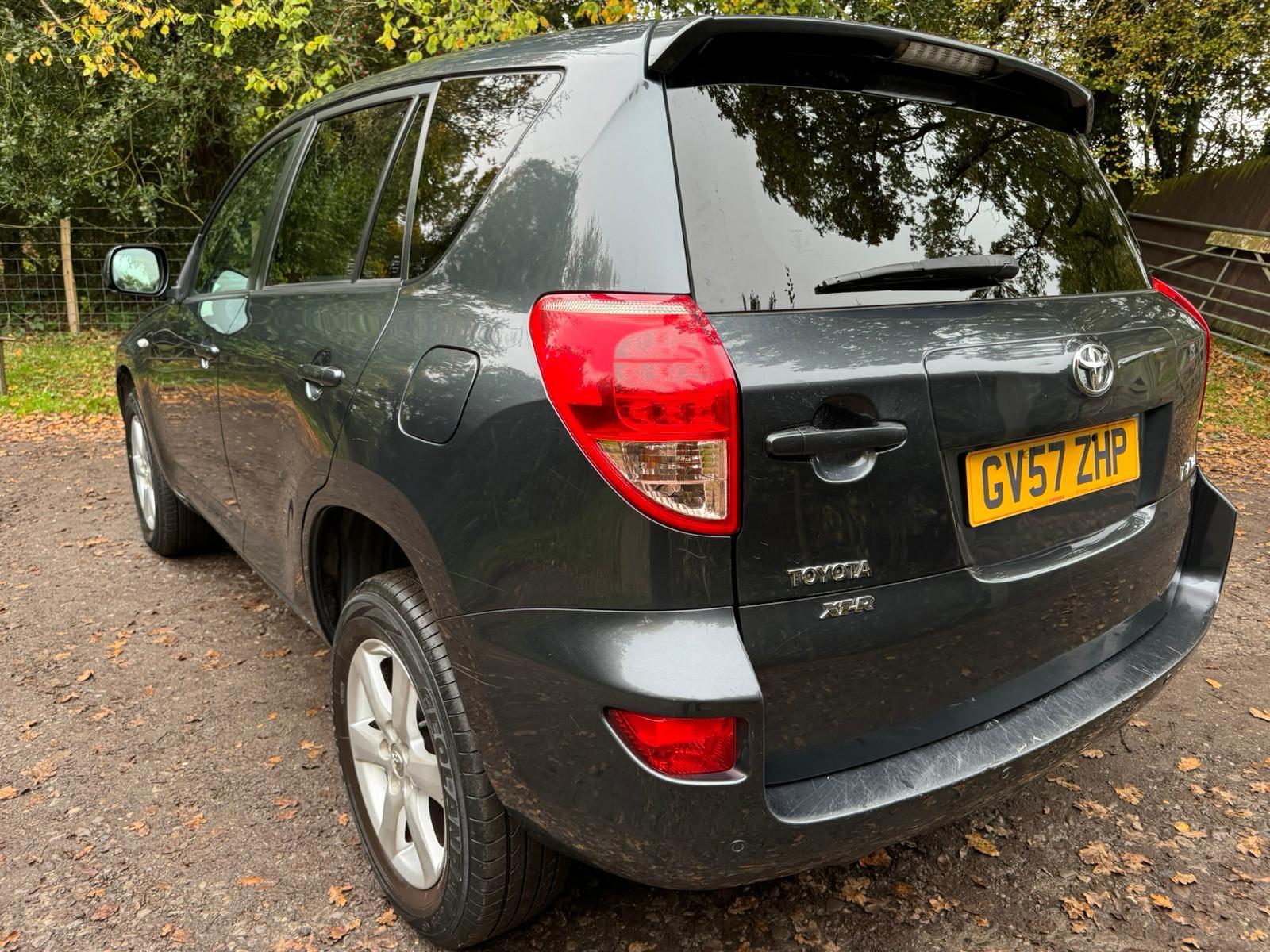 Toyota RAV4 2.0 XT-R SUV 5dr Petrol Automatic 4WD (212 g/km, 150 bhp)