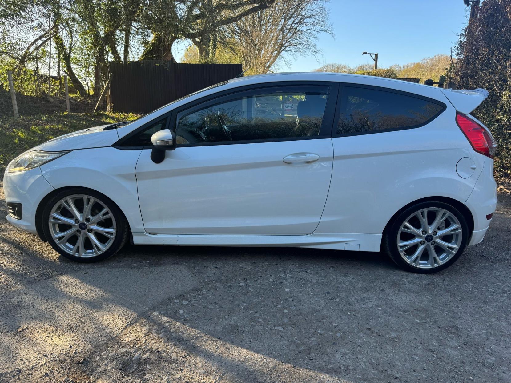 Ford Fiesta 1.0T EcoBoost Zetec S Hatchback 3dr Petrol Manual Euro 6 (s/s) (125 ps)