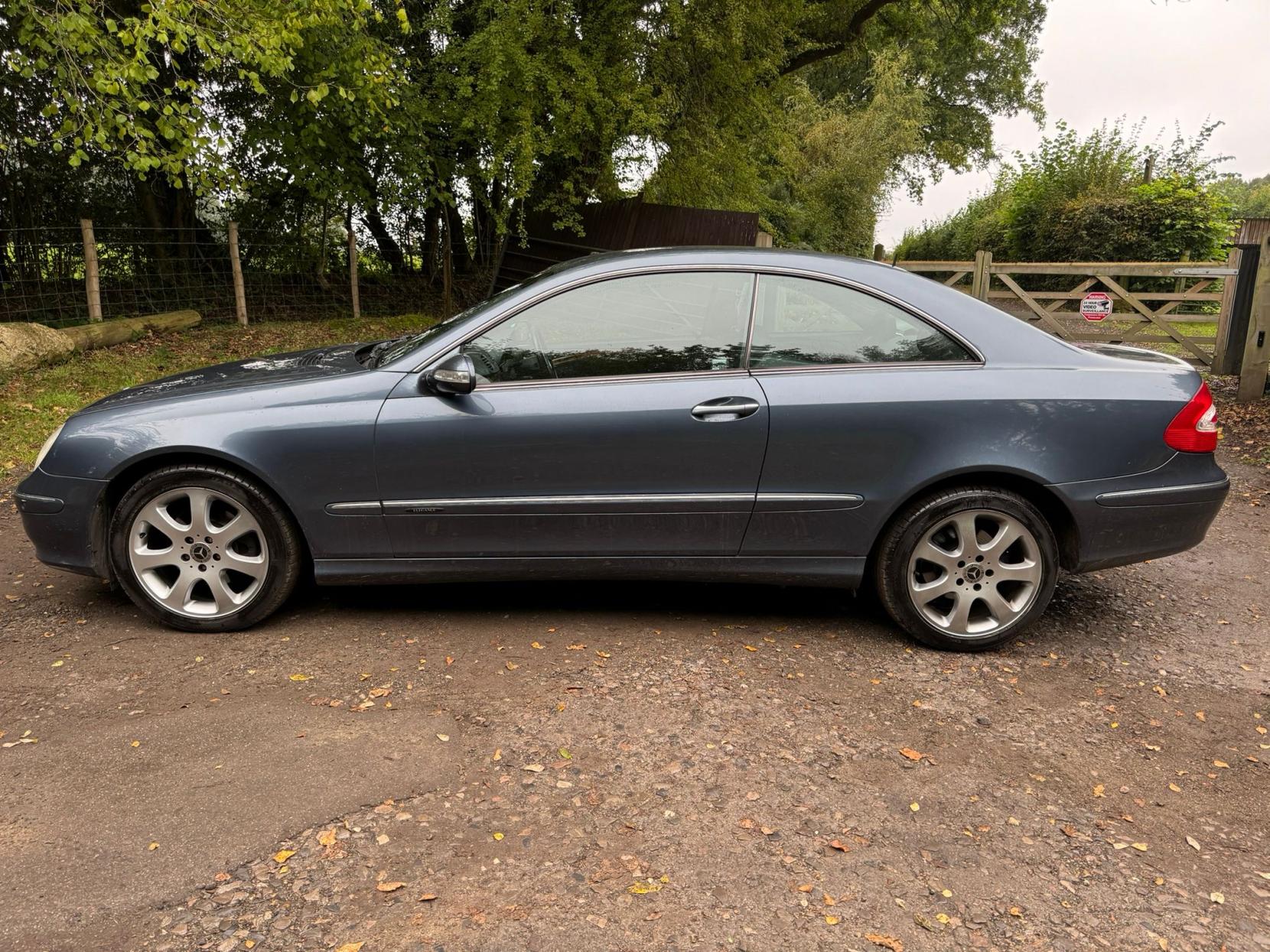 Mercedes-Benz CLK 2.6 CLK240 Elegance Coupe 2dr Petrol Automatic (250 g/km, 170 bhp)