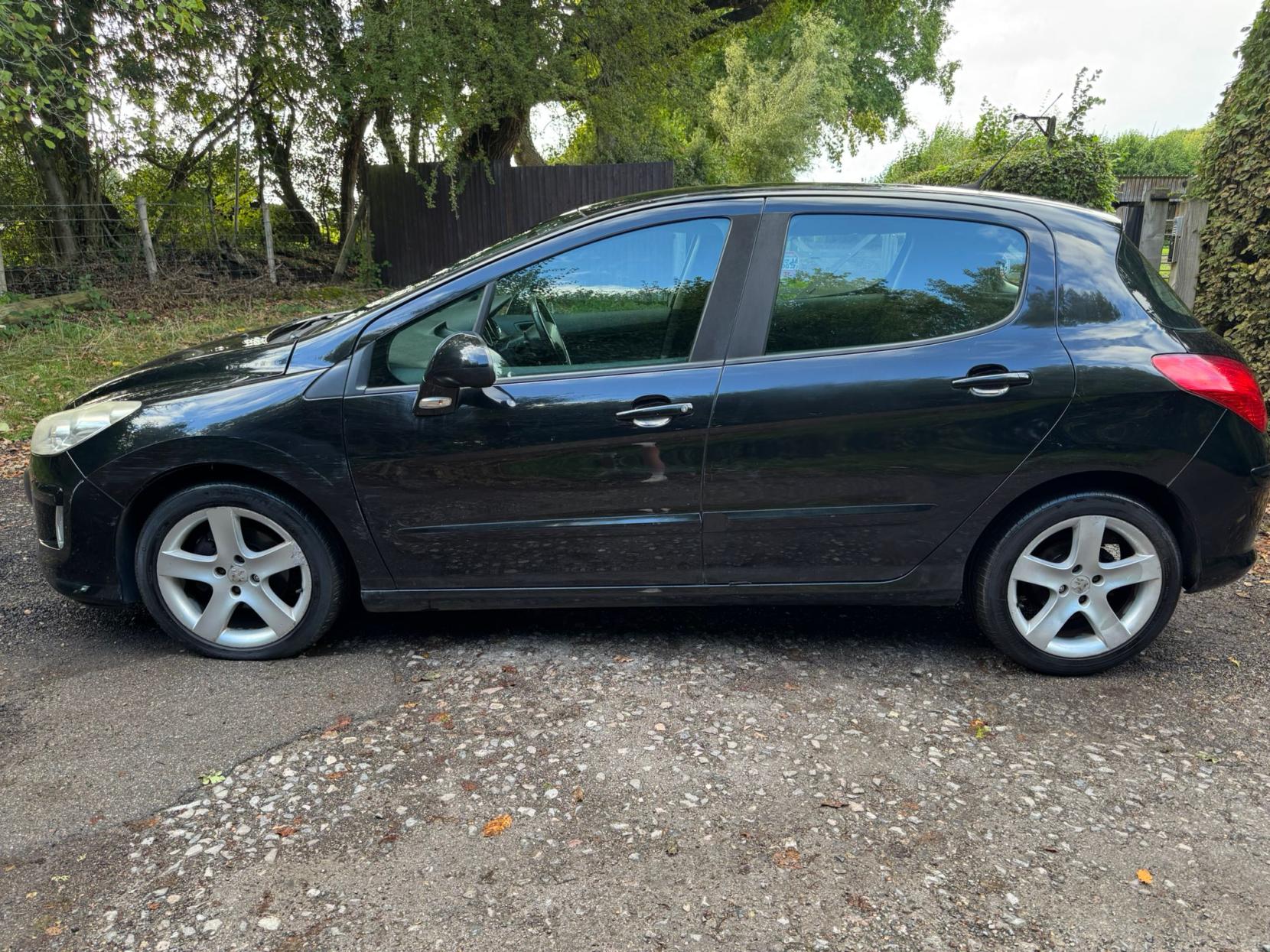 Peugeot 308 1.6 HDi FAP Sport Hatchback 5dr Diesel Manual (134 g/km, 110 bhp)
