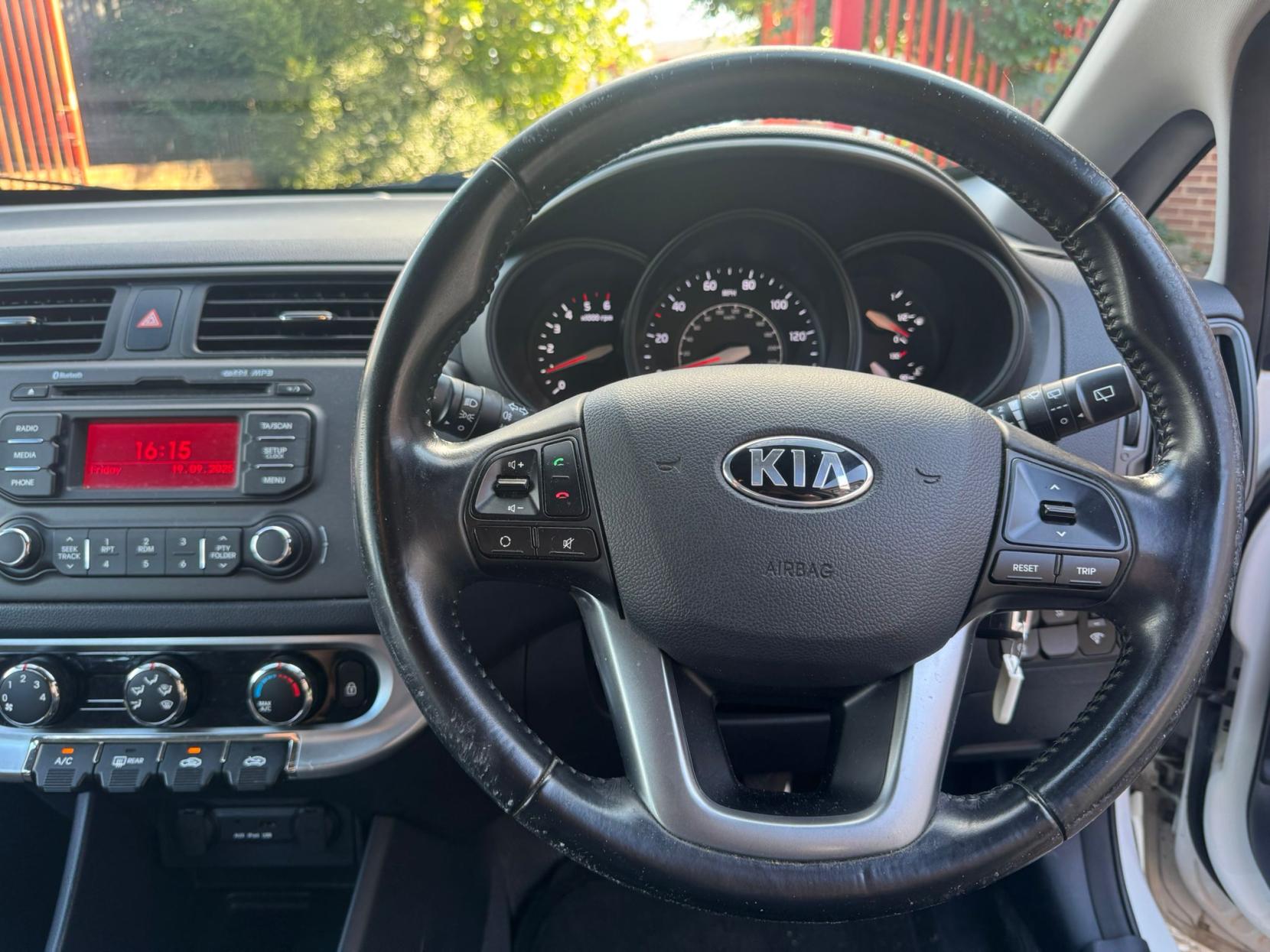 Kia Rio 1.1 CRDi EcoDynamics 2 Hatchback 5dr Diesel Manual Euro 5 (s/s) (74 bhp)
