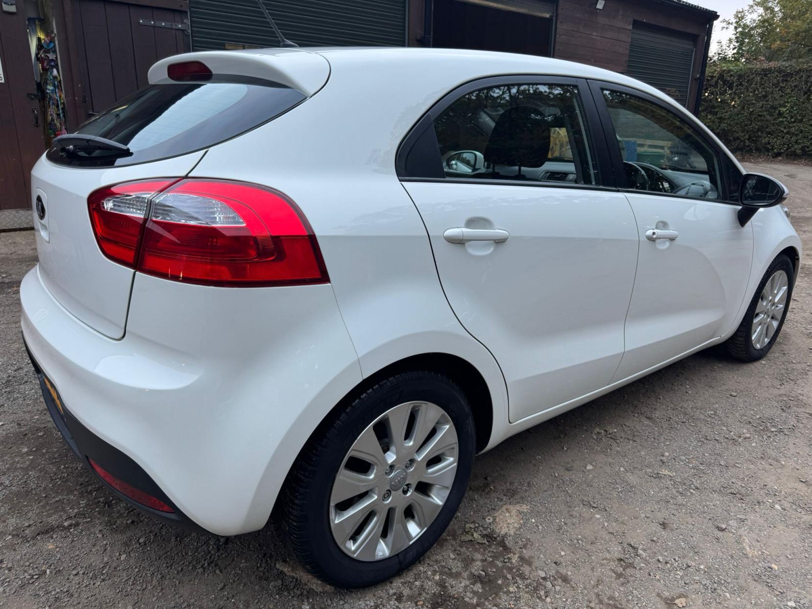 Kia Rio 1.1 CRDi EcoDynamics 2 Hatchback 5dr Diesel Manual Euro 5 (s/s) (74 bhp)