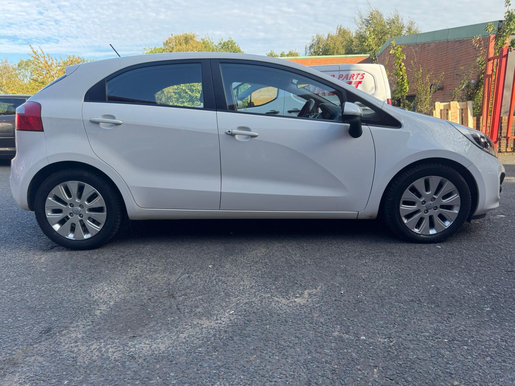 Kia Rio 1.1 CRDi EcoDynamics 2 Hatchback 5dr Diesel Manual Euro 5 (s/s) (74 bhp)