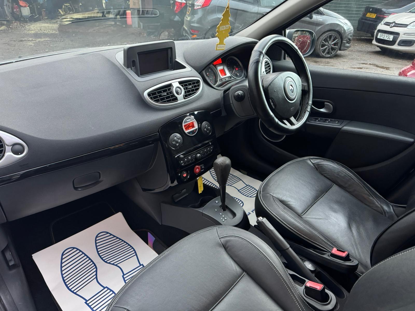 Renault Clio 1.6 VVT Initiale TomTom Hatchback 5dr Petrol Auto Euro 4 (111 ps)