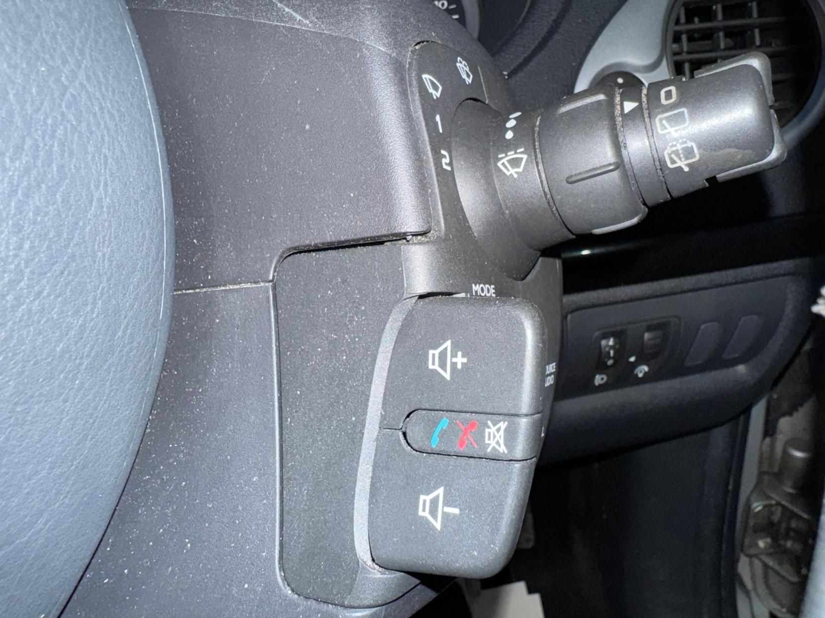 Renault Clio 1.6 VVT Initiale TomTom Hatchback 5dr Petrol Auto Euro 4 (111 ps)