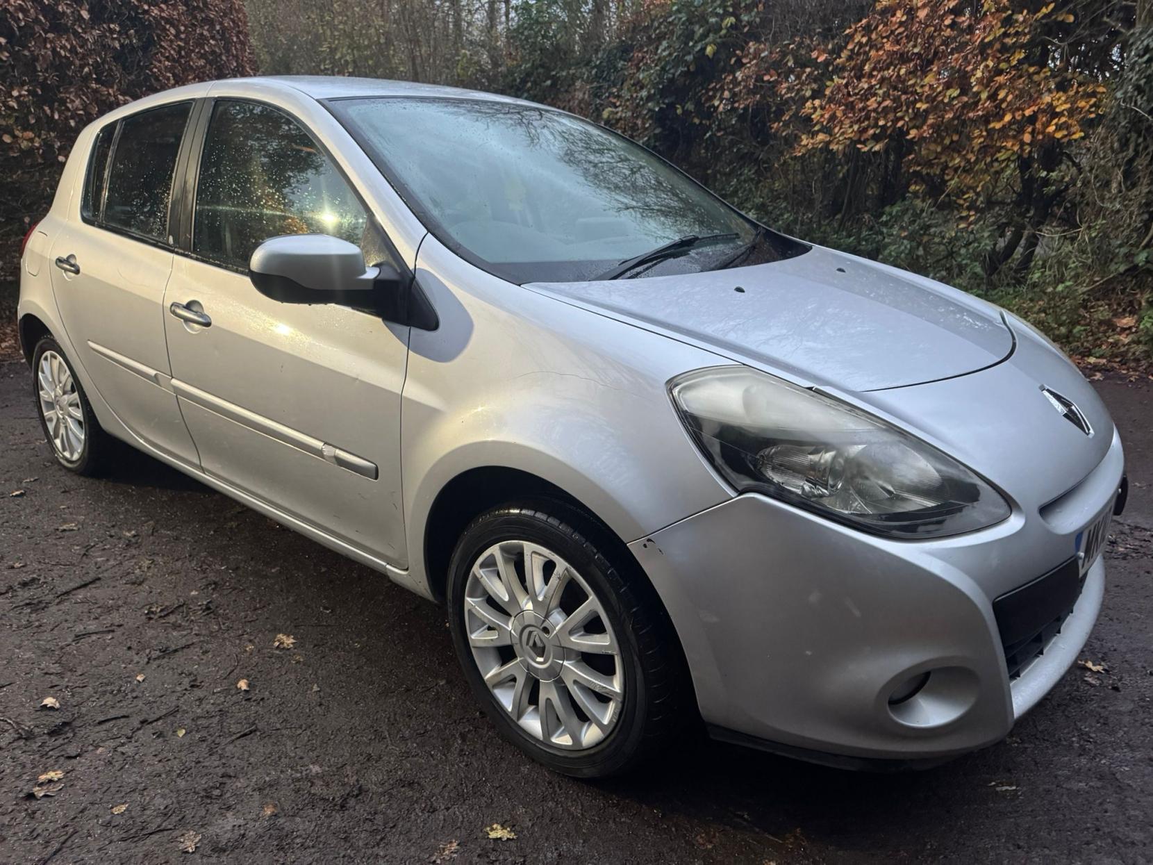 Renault Clio 1.6 VVT Initiale TomTom Hatchback 5dr Petrol Auto Euro 4 (111 ps)