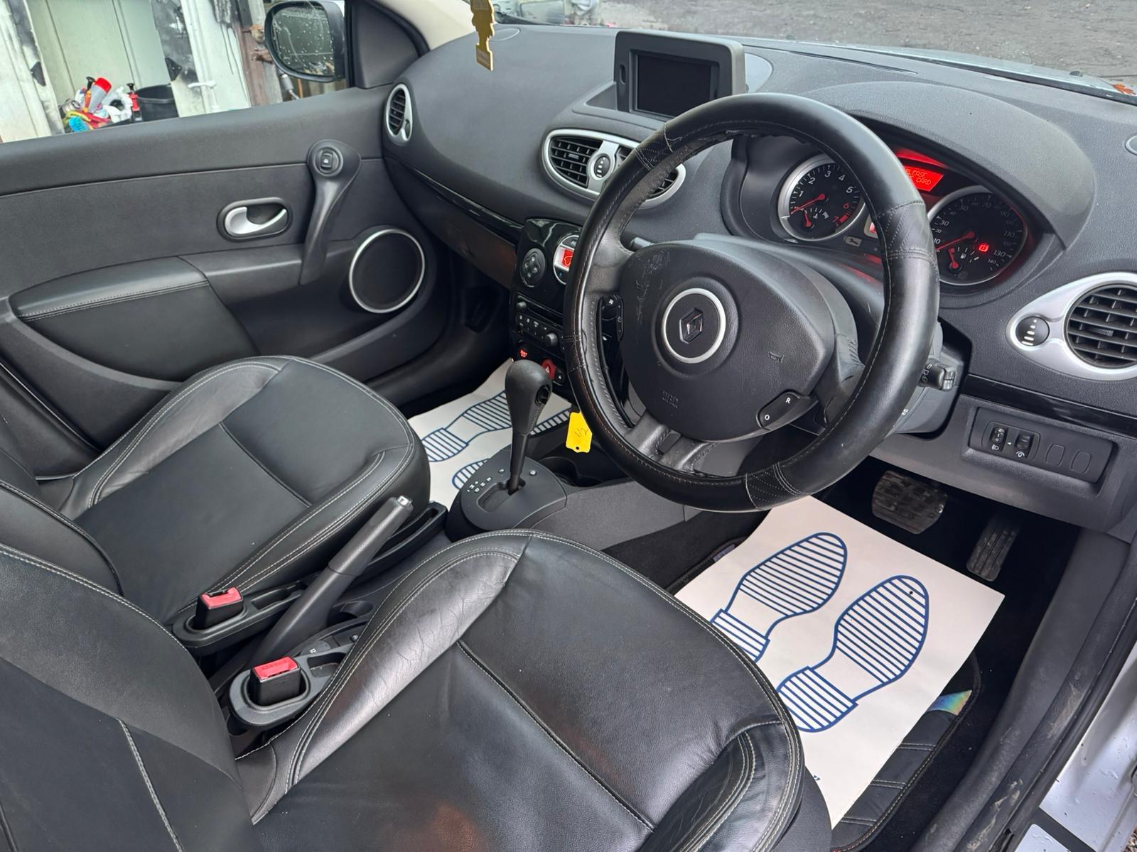 Renault Clio 1.6 VVT Initiale TomTom Hatchback 5dr Petrol Auto Euro 4 (111 ps)