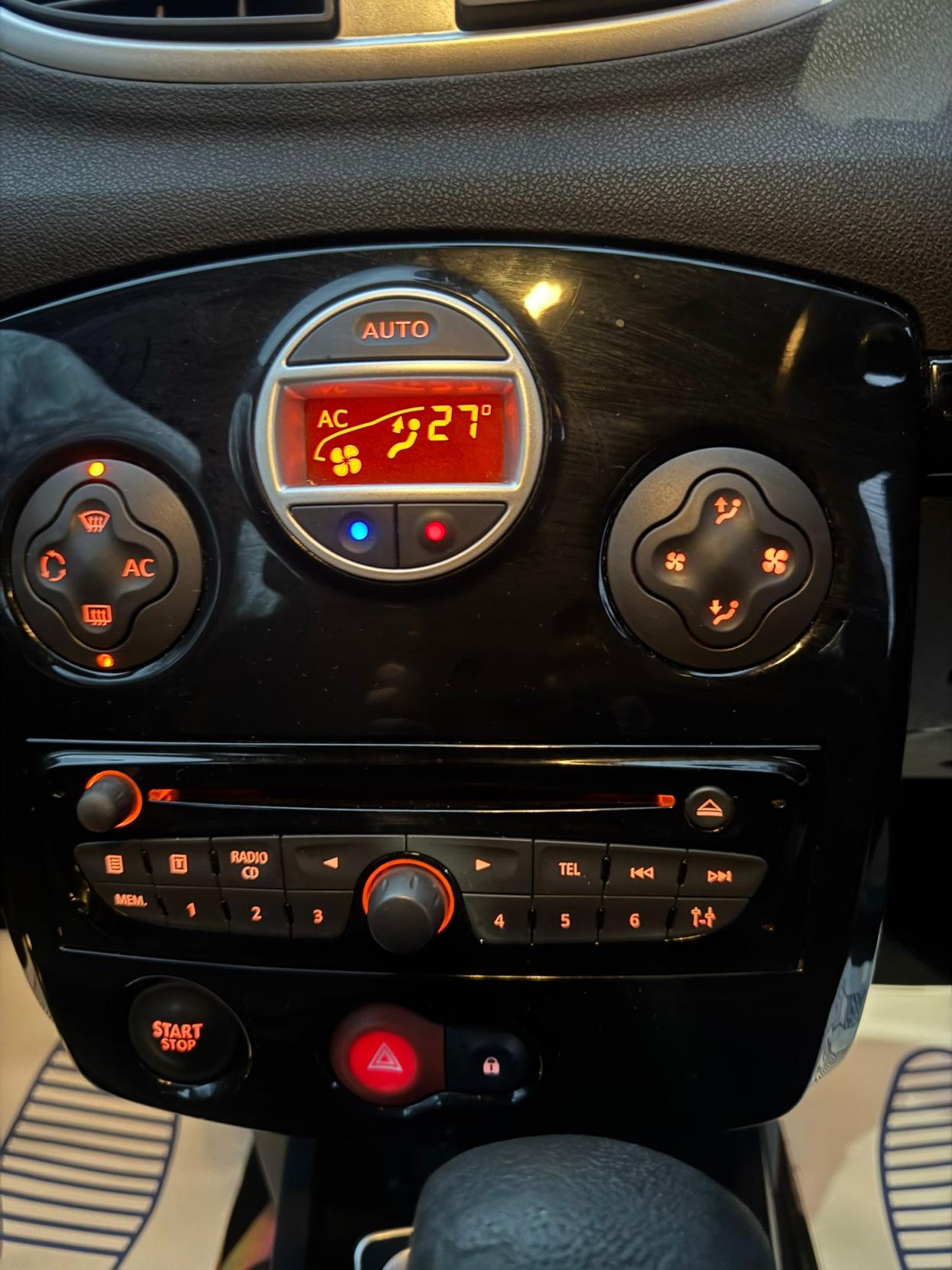 Renault Clio 1.6 VVT Initiale TomTom Hatchback 5dr Petrol Auto Euro 4 (111 ps)