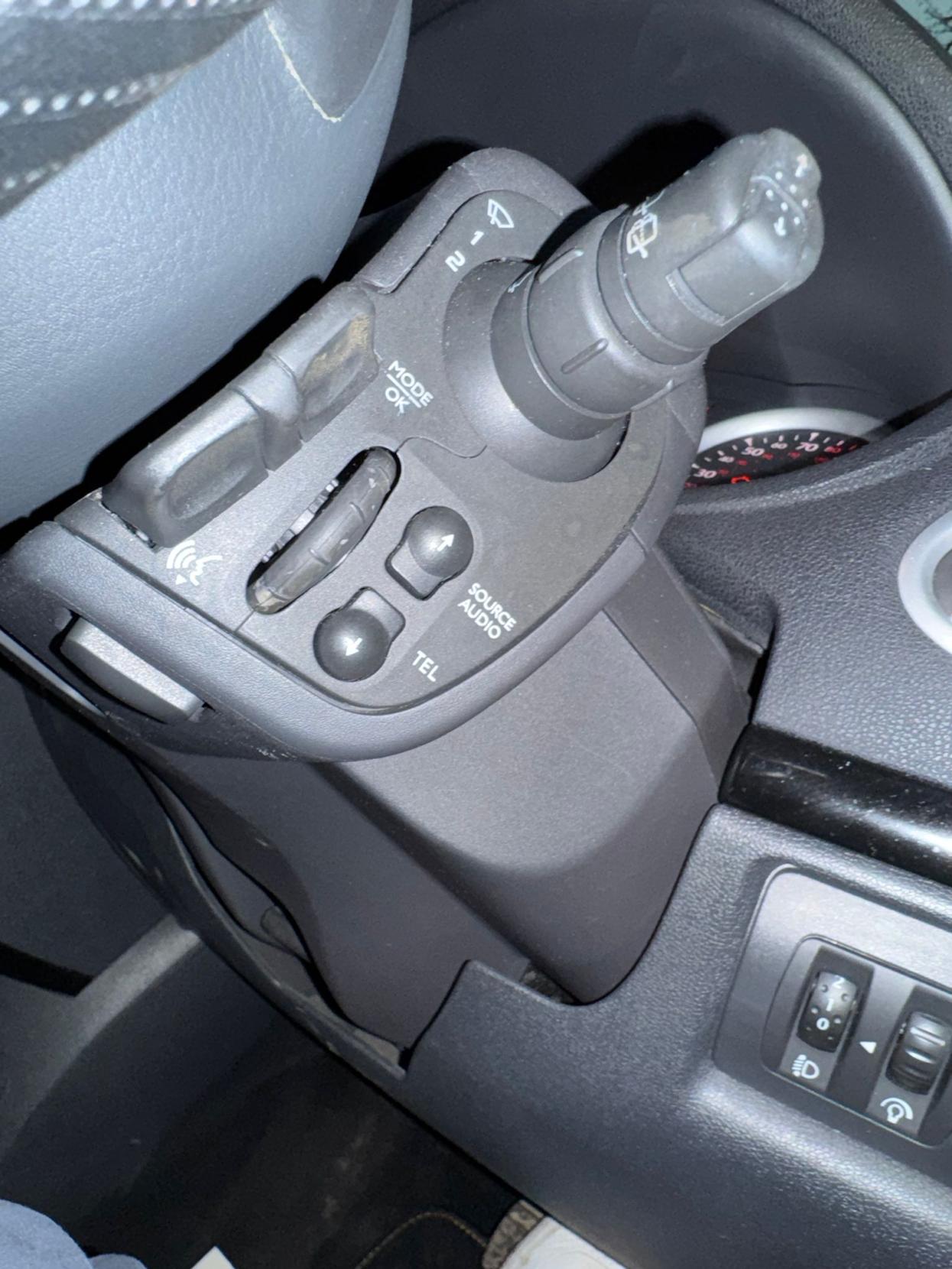 Renault Clio 1.6 VVT Initiale TomTom Hatchback 5dr Petrol Auto Euro 4 (111 ps)