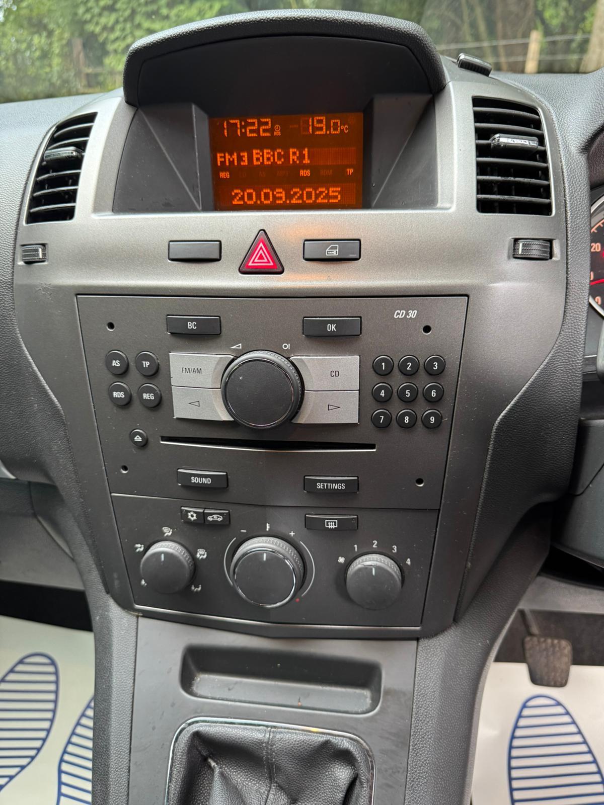 Vauxhall Zafira 1.6 Club MPV 5dr Petrol Manual Euro 4 (105 ps)