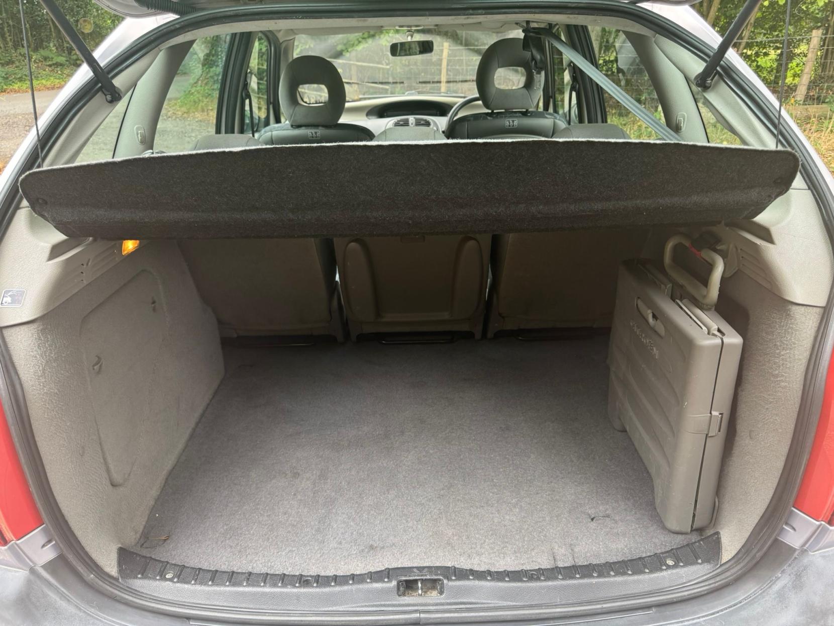 Citroen Xsara Picasso 1.6i LX MPV 5dr Petrol Manual (178 g/km, 95 bhp)