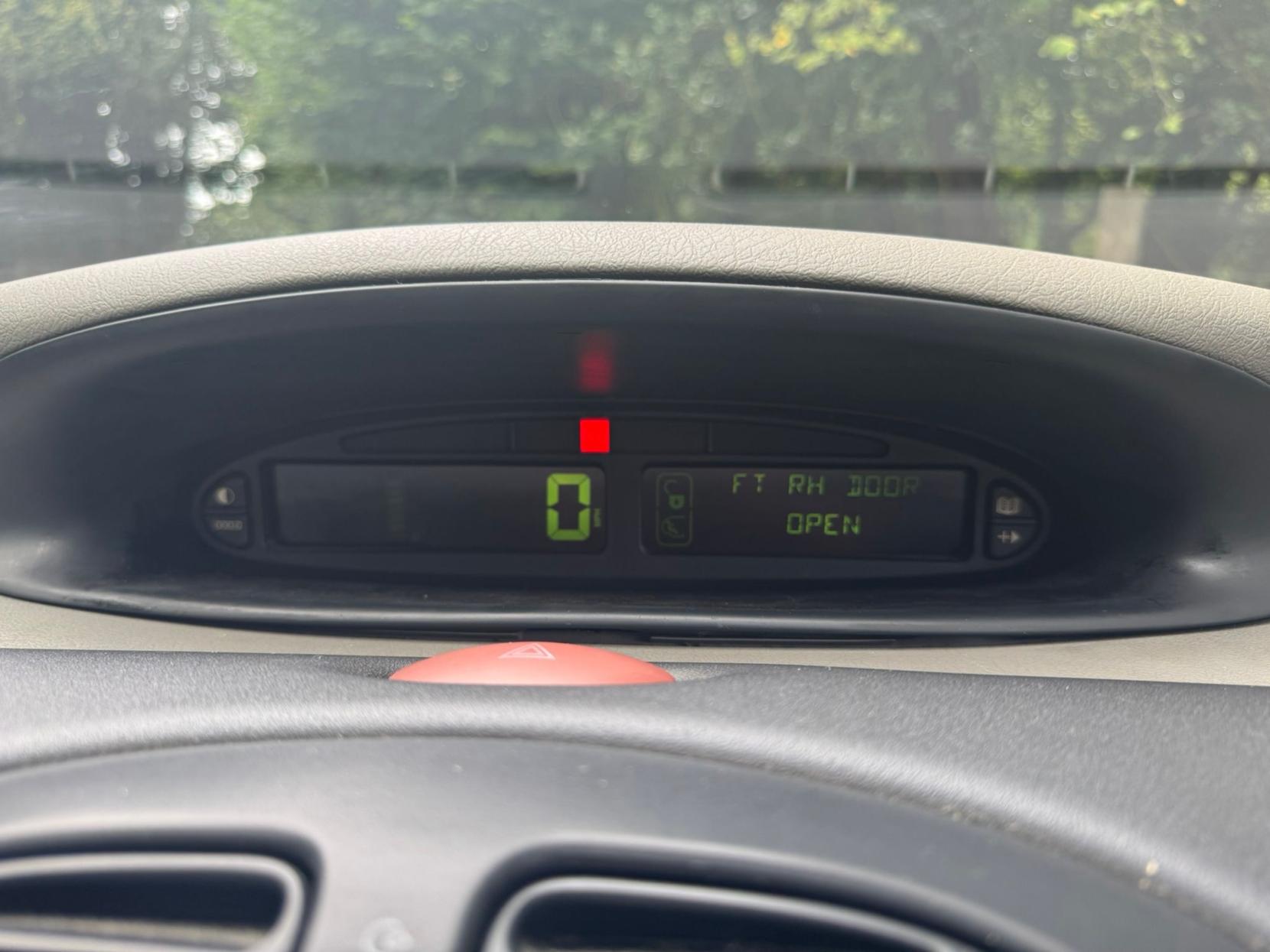 Citroen Xsara Picasso 1.6i LX MPV 5dr Petrol Manual (178 g/km, 95 bhp)