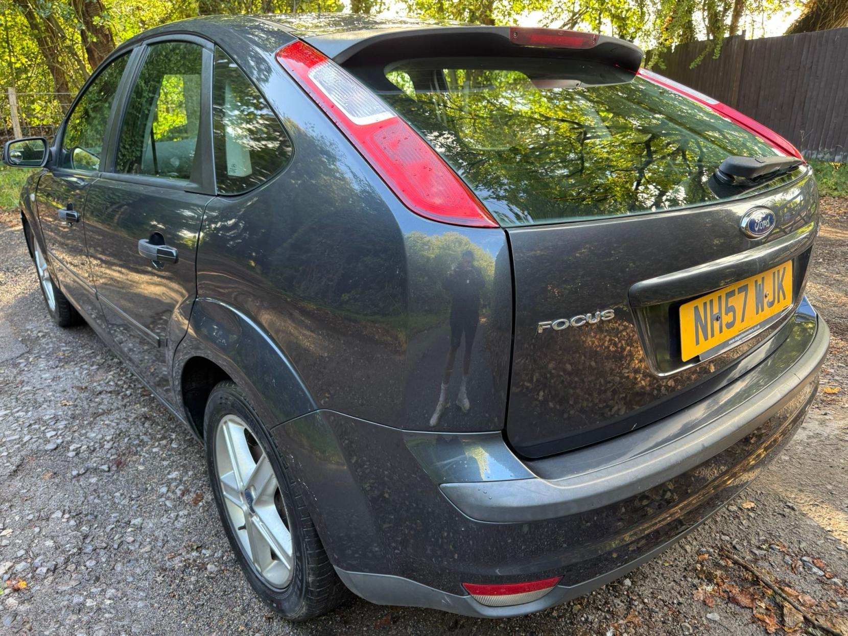 Ford Focus 1.6 Zetec Climate Hatchback 5dr Petrol Manual (161 g/km, 99 bhp)