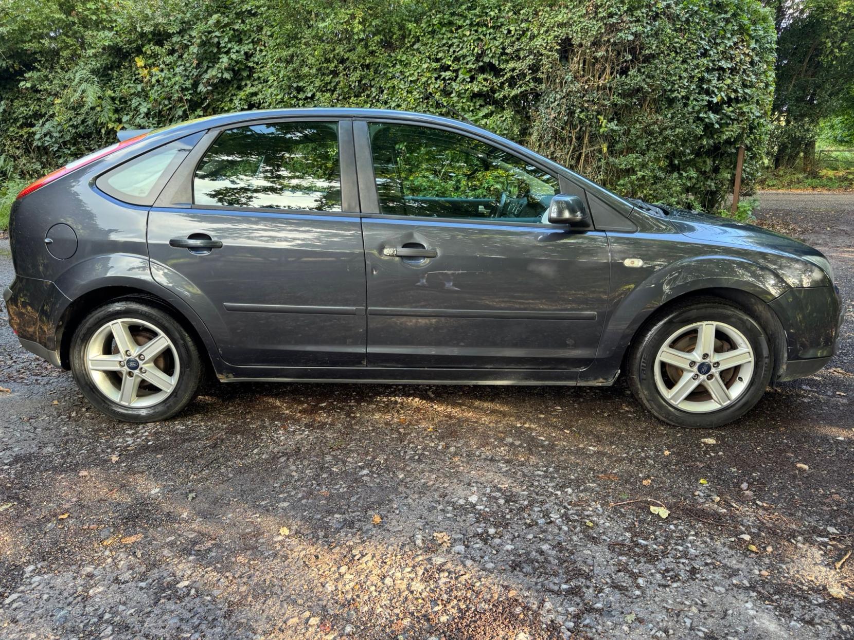 Ford Focus 1.6 Zetec Climate Hatchback 5dr Petrol Manual (161 g/km, 99 bhp)