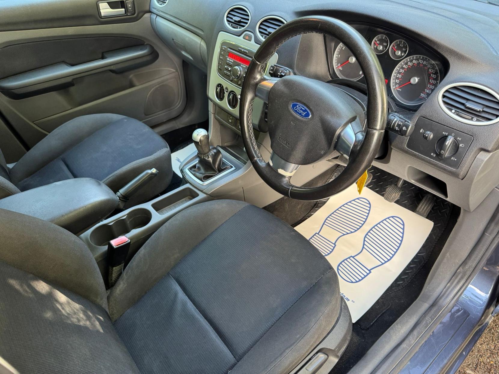 Ford Focus 1.6 Zetec Climate Hatchback 5dr Petrol Manual (161 g/km, 99 bhp)