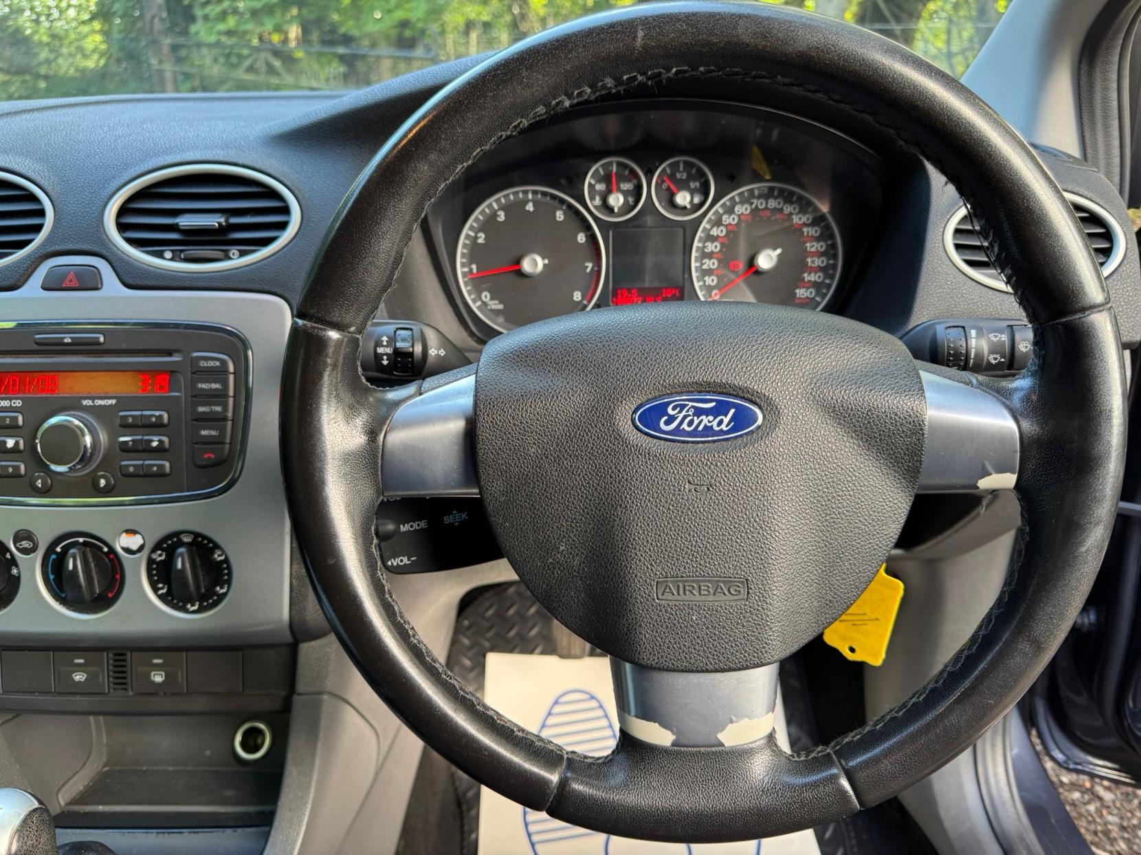 Ford Focus 1.6 Zetec Climate Hatchback 5dr Petrol Manual (161 g/km, 99 bhp)