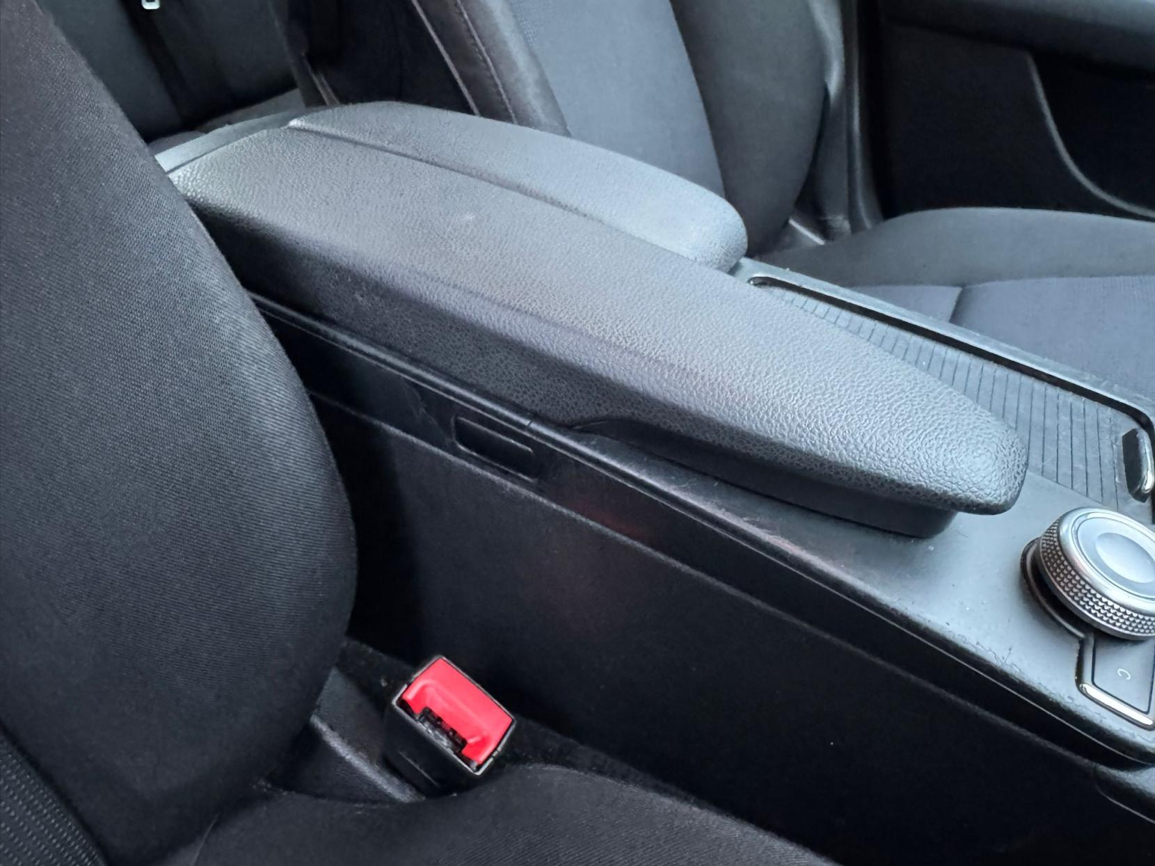 Mercedes-Benz C Class 1.8 C180K SE Saloon 4dr Petrol Auto Euro 4 (156 ps)