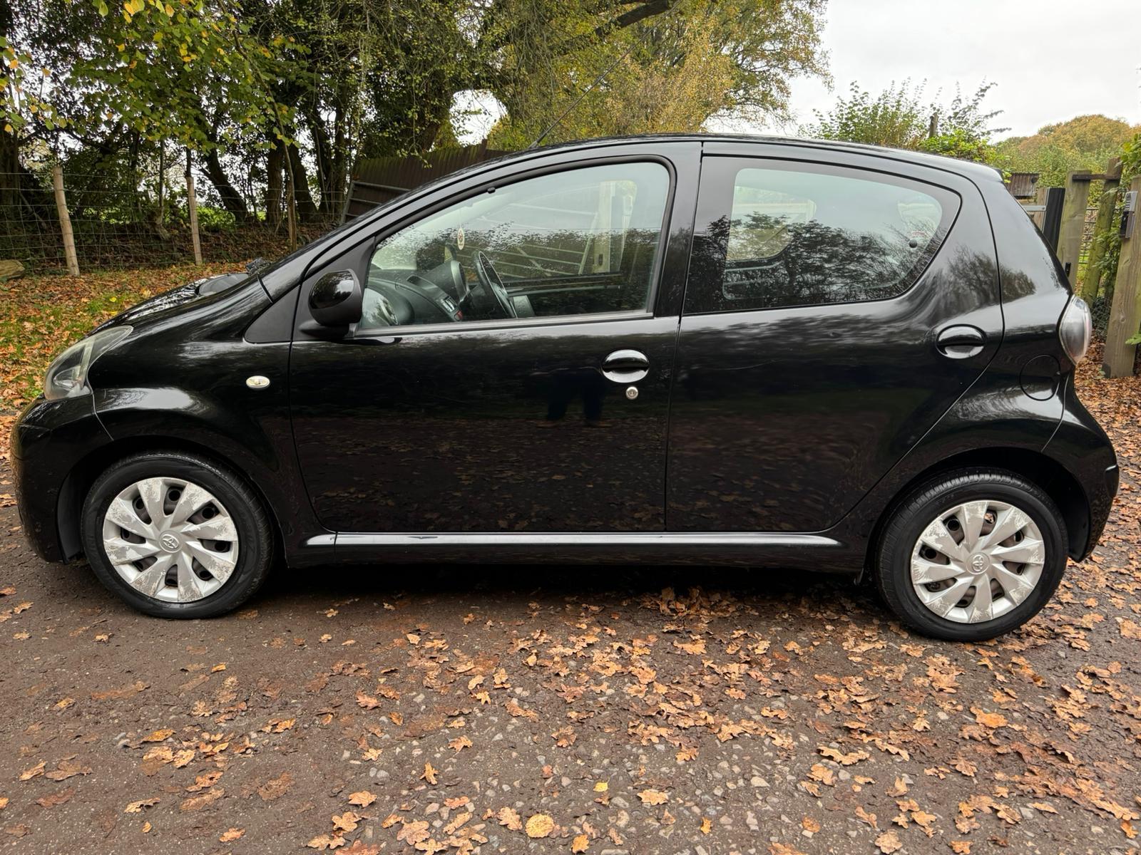 Toyota AYGO 1.0 VVT-i Ice Hatchback 5dr Petrol Manual Euro 5 (67 ps)